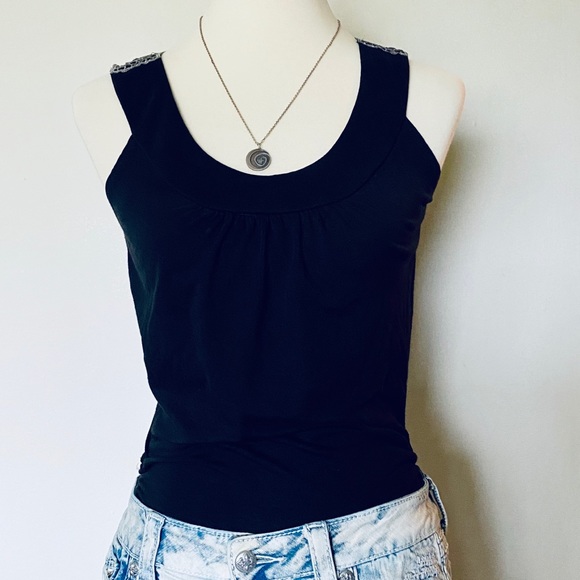 Daytrip Black Scoop Neck Floral Embroidered Back - Picture 2 of 5